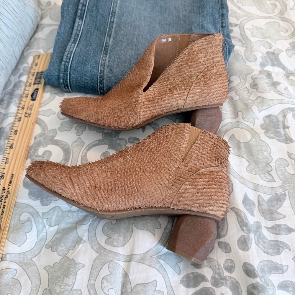 Antelope Peri Ankle Booties - Picture 2 of 16